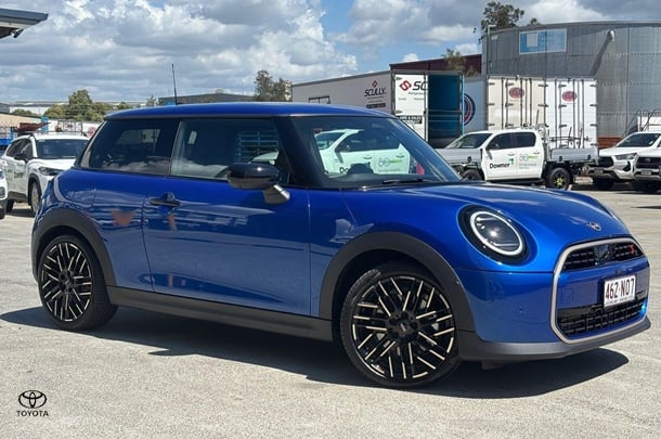 2024 MINI Cooper S Classic in Blue