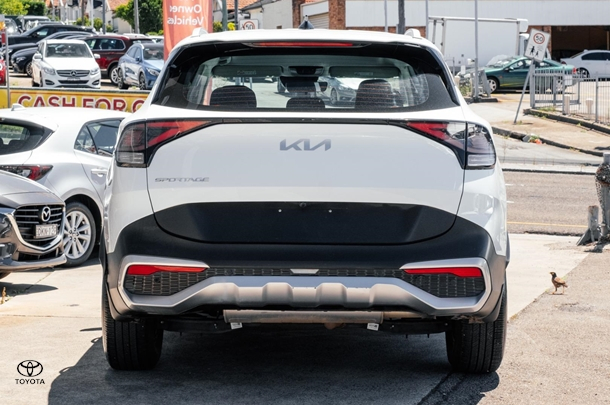 2022 Kia Sportage S in White