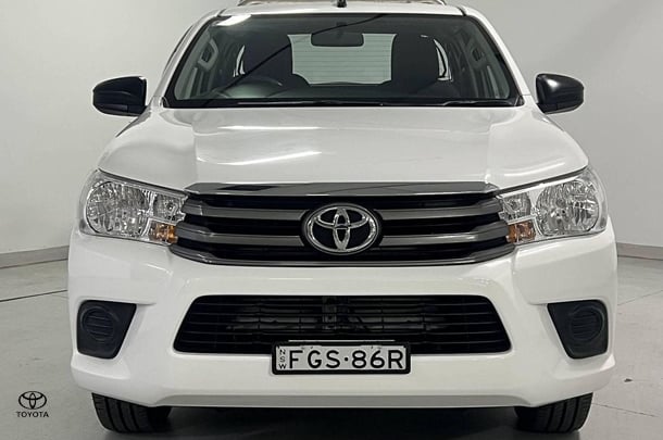 2016 Toyota Hilux SR in White