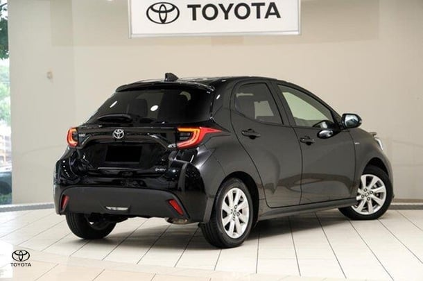 2024 Toyota Yaris SX Hybrid in Black
