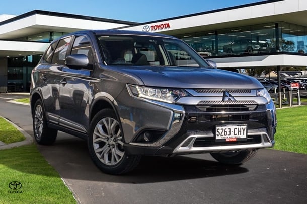 Image of 2020 Mitsubishi Outlander ES