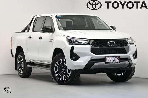 Image of 2025 Toyota Hilux 4x4 SR5