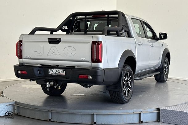 2024 JAC T9 Oasis in Silver