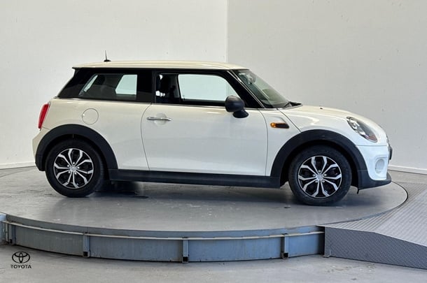 2014 MINI Hatch One in White