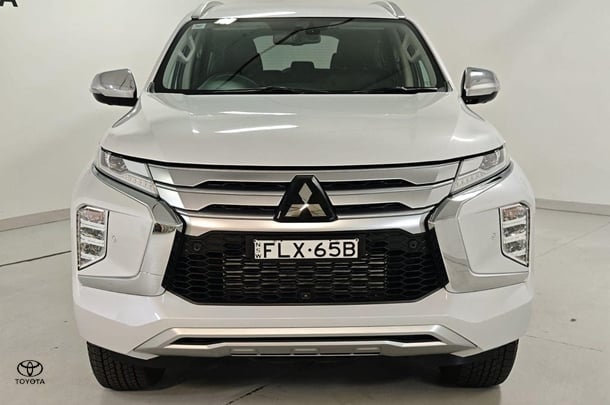 2023 Mitsubishi Pajero Sport Exceed in White