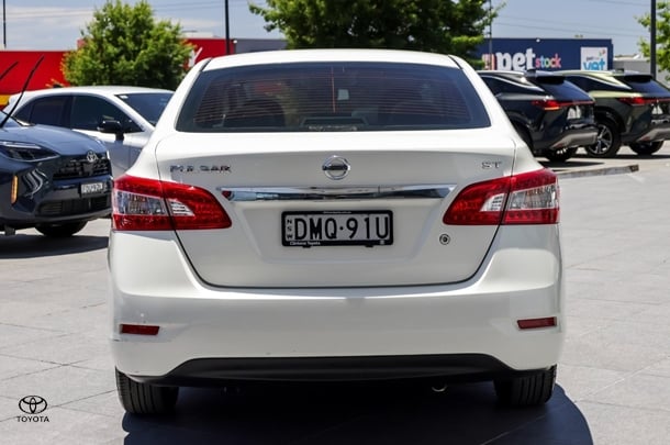 2016 Nissan Pulsar ST in White