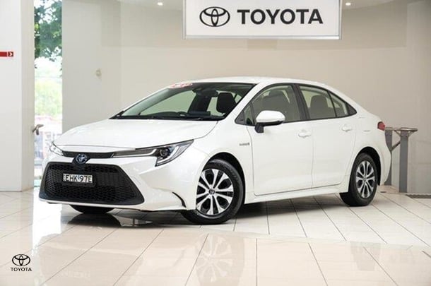 2020 Toyota Corolla SX Hybrid in White