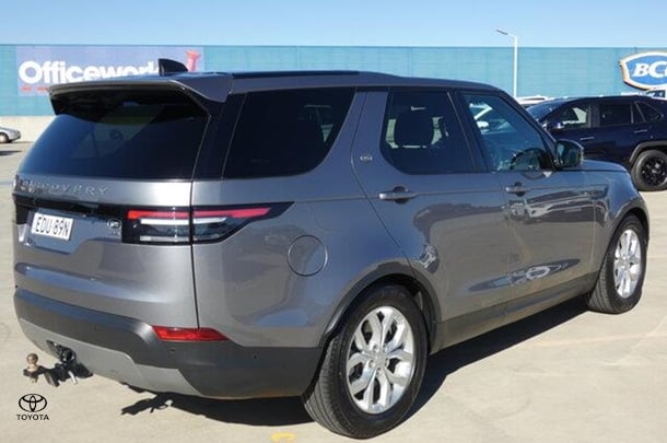 2019 Land Rover Discovery SD6 SE in Silver