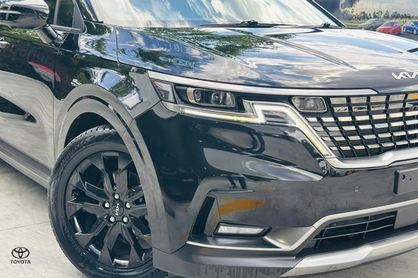 2022 Kia Carnival Platinum in Black