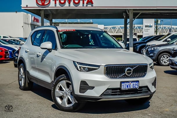 Image of 2023 VOLVO XC40 Ultimate B4 Bright