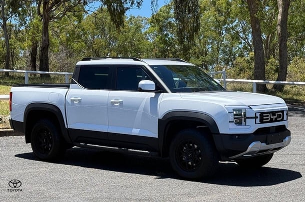 2025 BYD SHARK 6 Premium in White