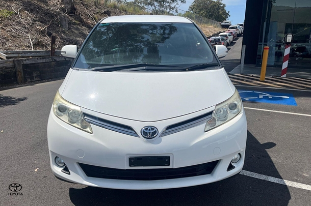 2017 Toyota Tarago GLi in White