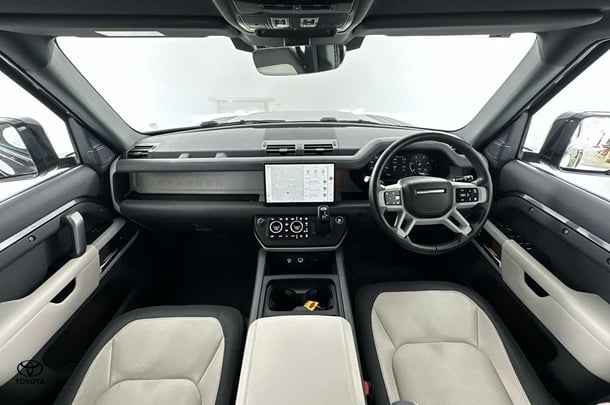 2022 Land Rover Defender 110 D300 X-Dynamic HSE in Grey