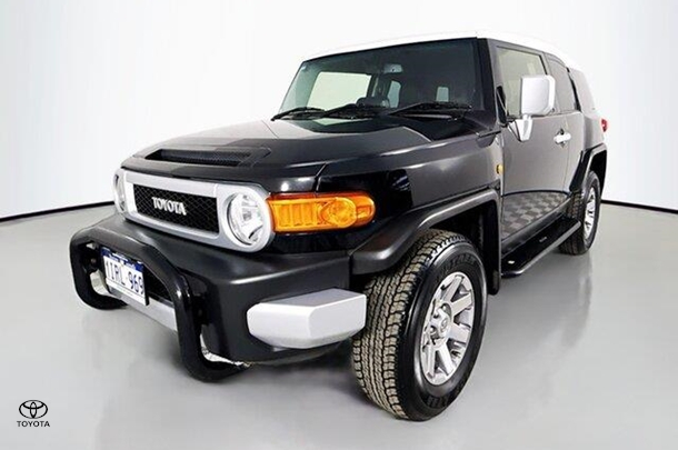 2016 Toyota FJ Cruiser FJ Cruiser in Two Tone Black