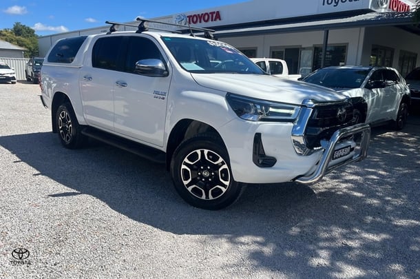 Image of 2021 Toyota Hilux 4x4 SR5