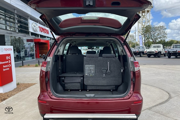 2009 Toyota Tarago GLi in Red