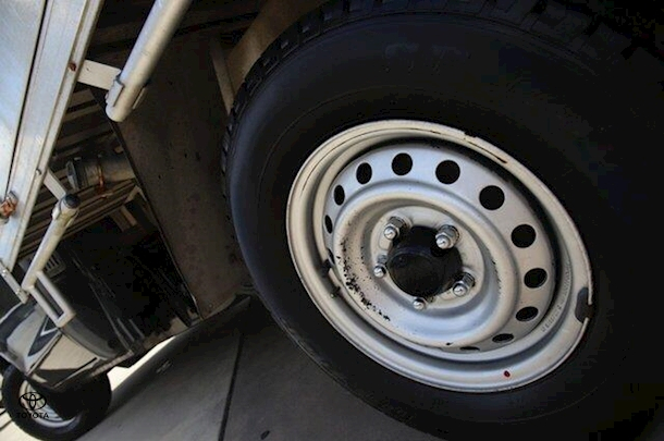 2007 Toyota Hilux Workmate in Grey