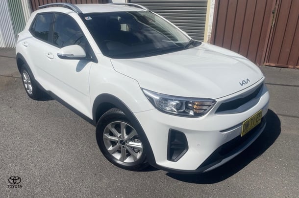 2024 Kia Stonic S in Clear White (Ud)