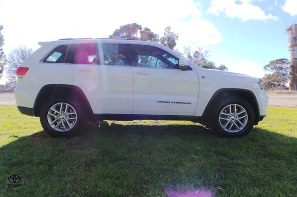 2018 Jeep Grand Cherokee Laredo in White