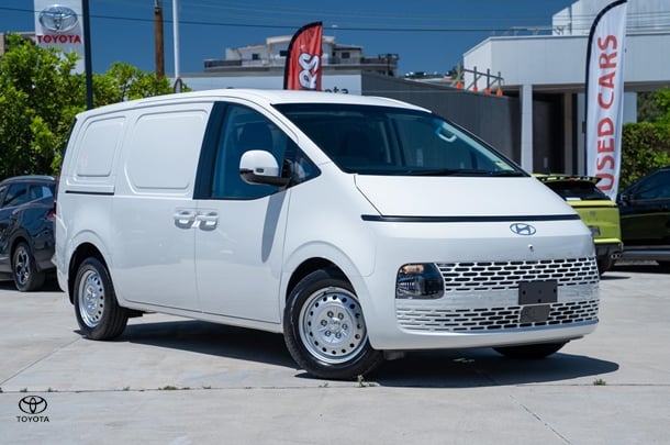 2025 Hyundai STARIA LOAD Base in Creamy White