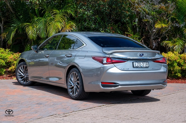 2019 Lexus ES Sports Luxury in Silver