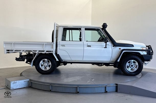 2022 Toyota Landcruiser GXL in White