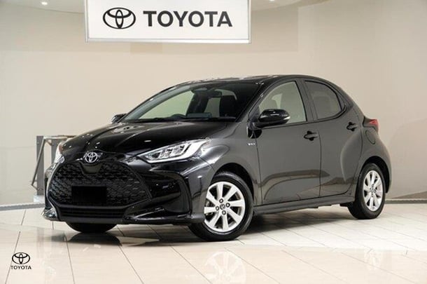 2024 Toyota Yaris SX Hybrid in Black