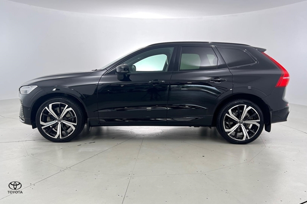 2021 Volvo XC60 B6 R-Design in Black
