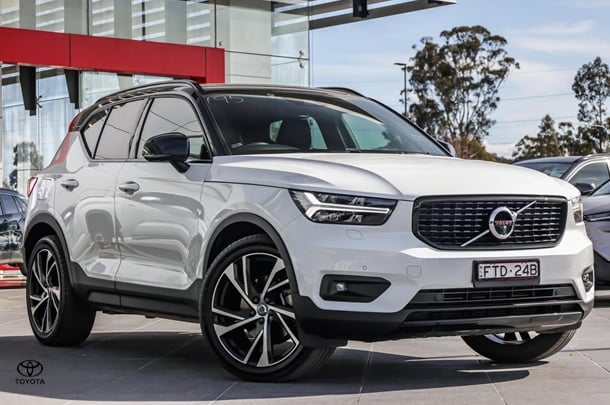2021 Volvo XC40 T5 R-Design in White