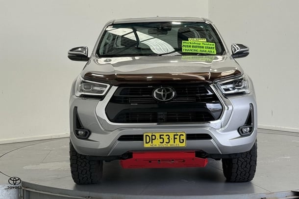 2022 Toyota Hilux SR5 in Silver