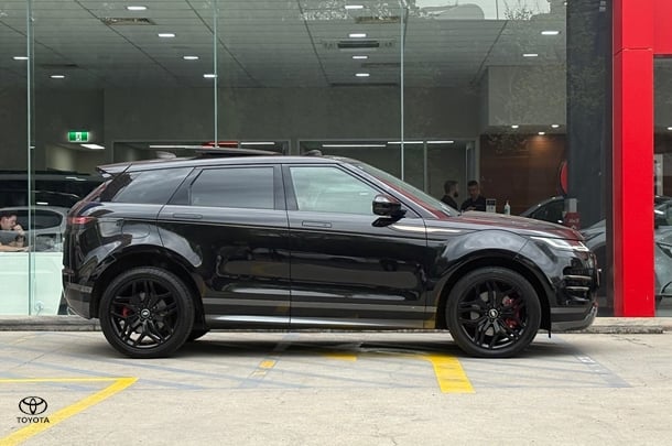 2021 Land Rover Range Rover Evoque P250 R-Dynamic SE in Black