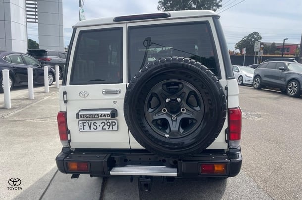 2021 Toyota Landcruiser GXL in White