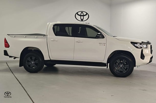 2025 Toyota Hilux SR in White