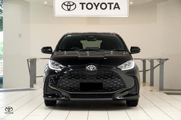 2024 Toyota Yaris SX Hybrid in Black