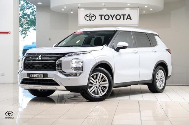 2022 Mitsubishi Outlander LS in White