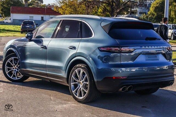 2019 Porsche Cayenne S in Blue