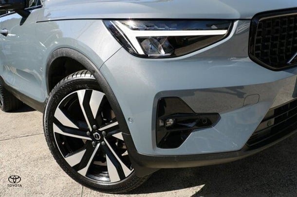 2022 Volvo XC40 Ultimate B5 Dark in Thunder Grey