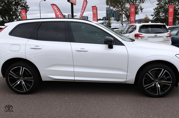 2021 Volvo XC60 T6 R-Design in White