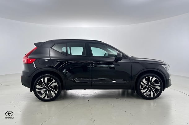 2023 Volvo XC40 Ultimate B5 Dark in Black