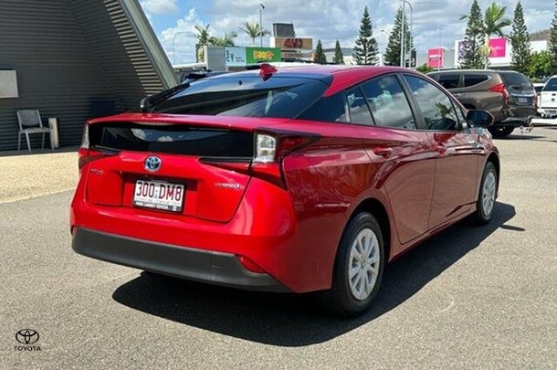 2021 Toyota Prius Base in Red
