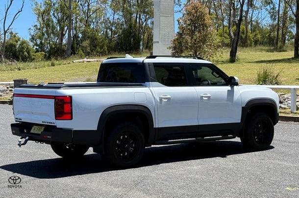 2025 BYD SHARK 6 Premium in White