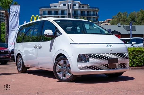 2025 Hyundai STARIA Highlander in Creamy White