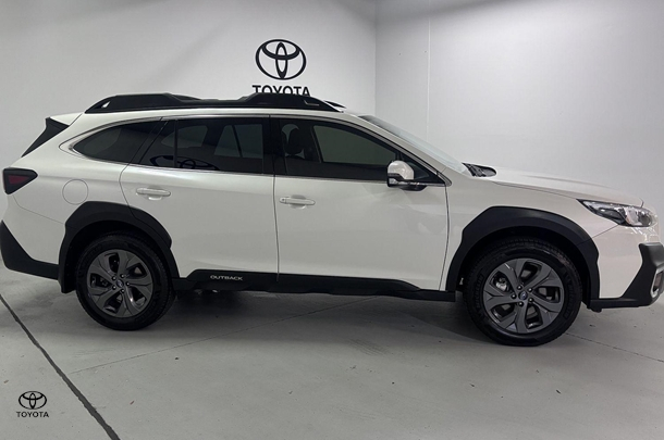 2022 Subaru Outback AWD in White