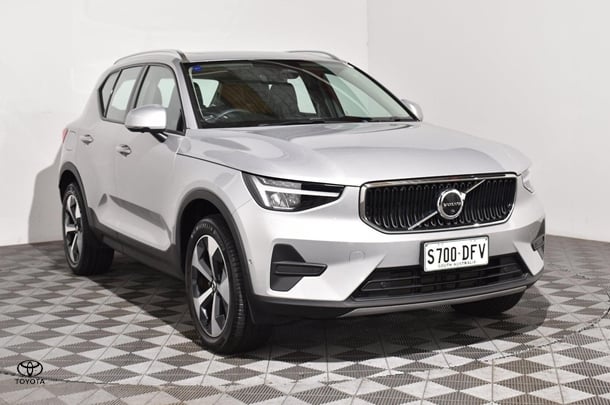 Image of 2023 VOLVO XC40 Ultimate B4 Bright