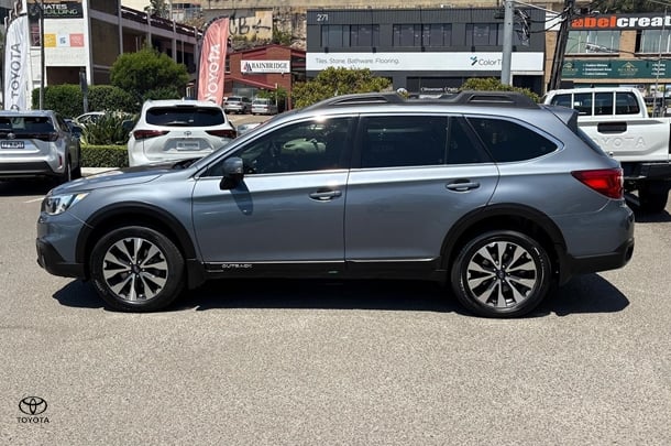 2017 Subaru Outback 2.5i Premium in Grey