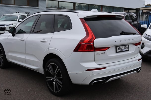 2021 Volvo XC60 T6 R-Design in White