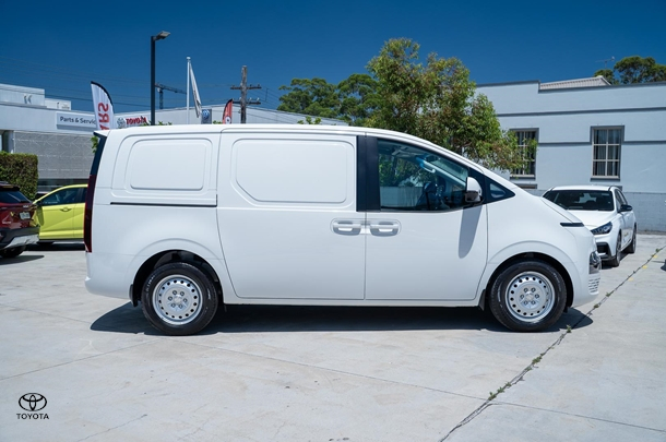 2025 Hyundai STARIA LOAD Base in Creamy White