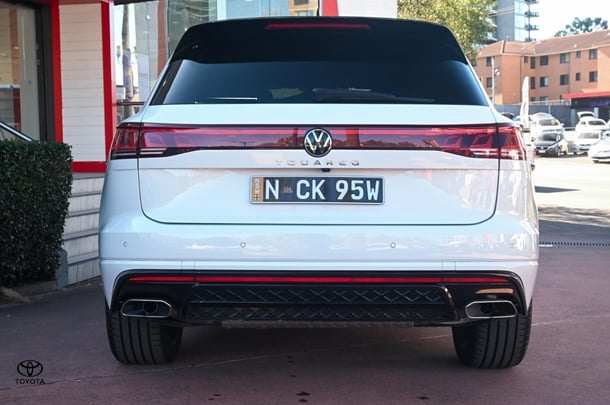 2024 Volkswagen Touareg 210TDI R-Line in White