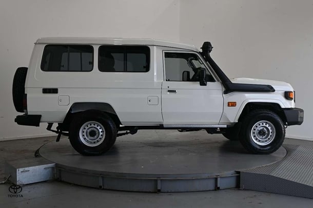 2025 Toyota Landcruiser GXL in White