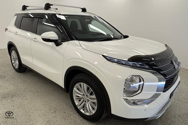 Image of 2024 Mitsubishi Outlander LS